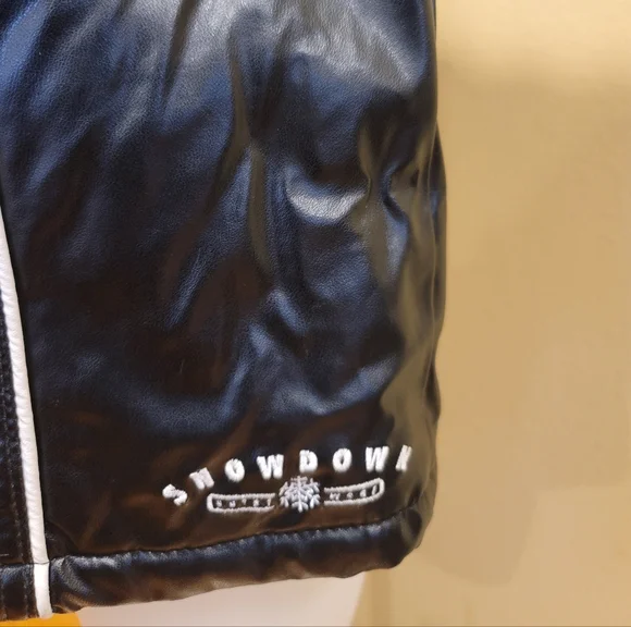 Girl's Black Puffer Vest - Picture 4 of 8